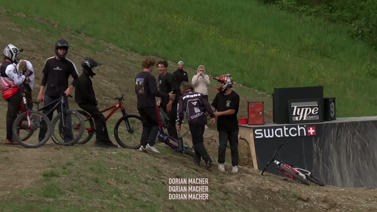 Die Crew an der Swatch-Rampe mit TYPE-Banner