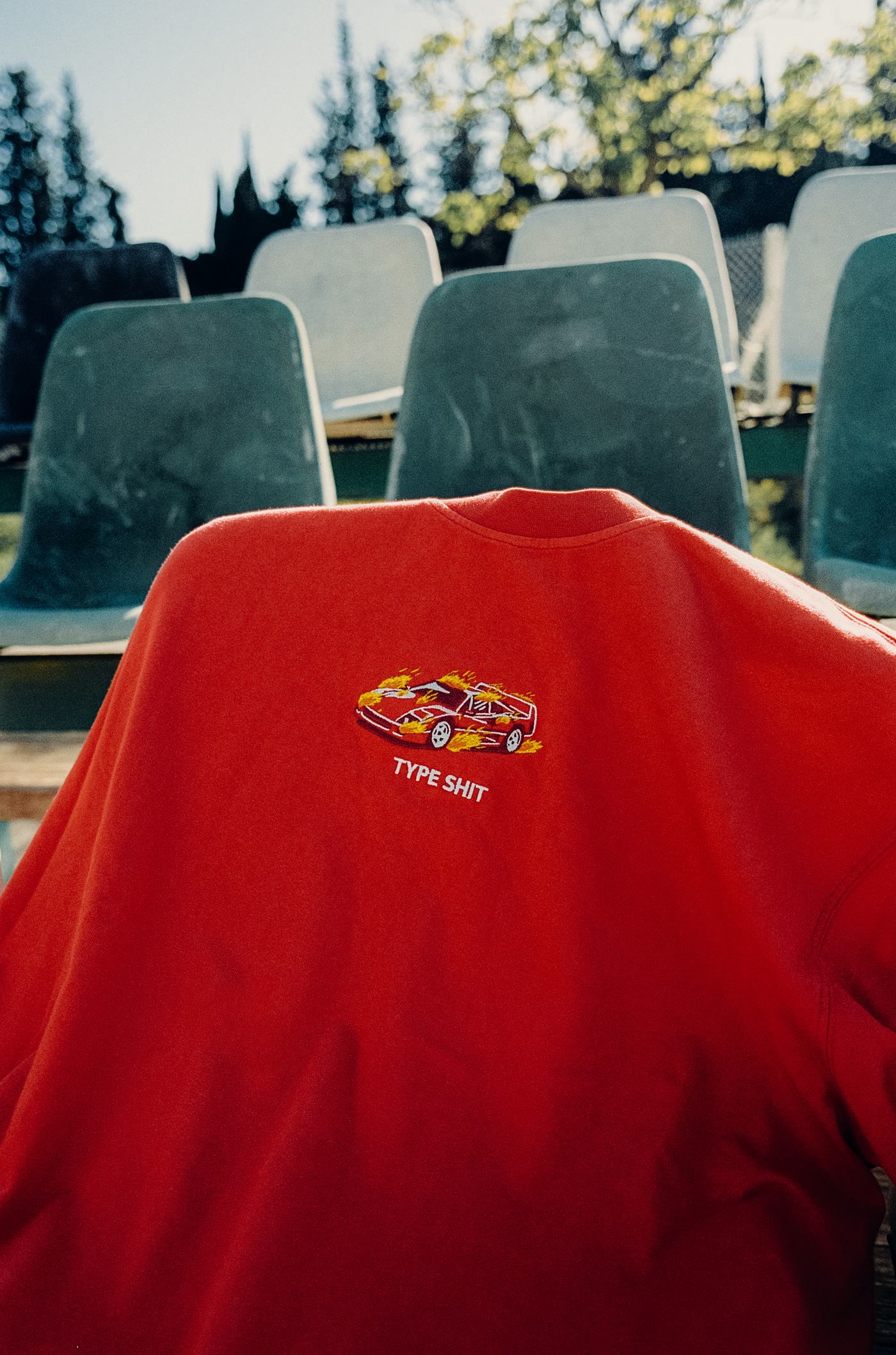 Tee Rari mit gesticktem Ferrari